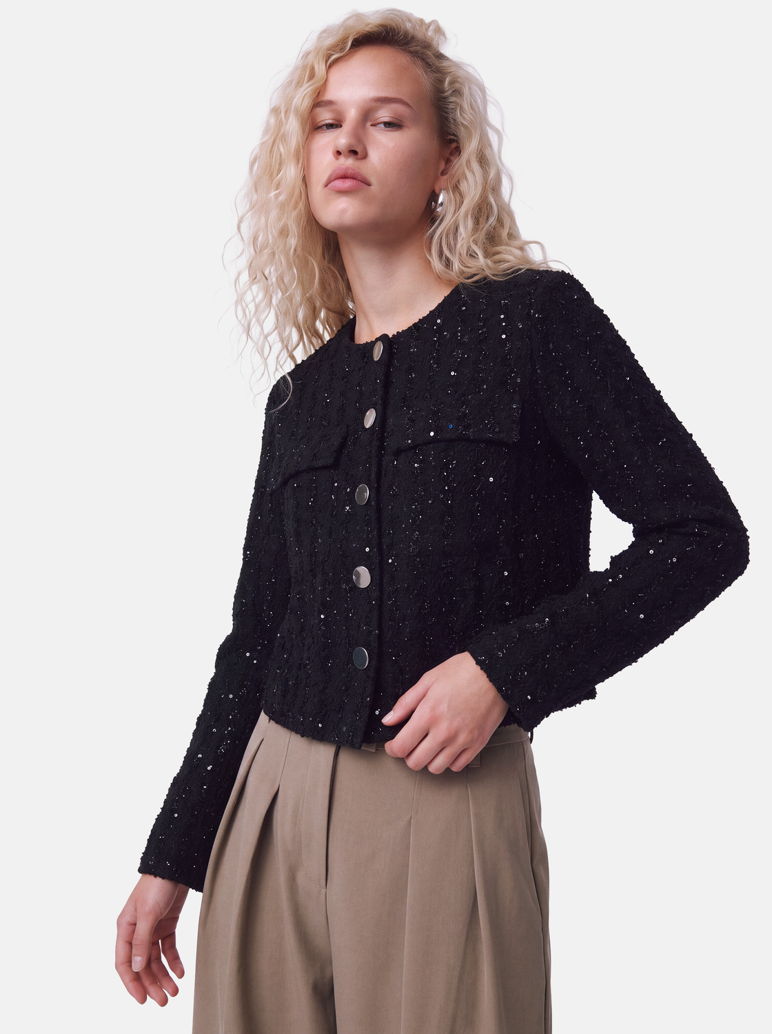 model_shot-front